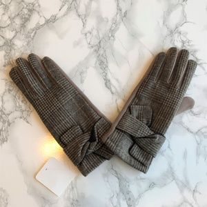 NWT! Brown Plaid Gloves w/ Bow